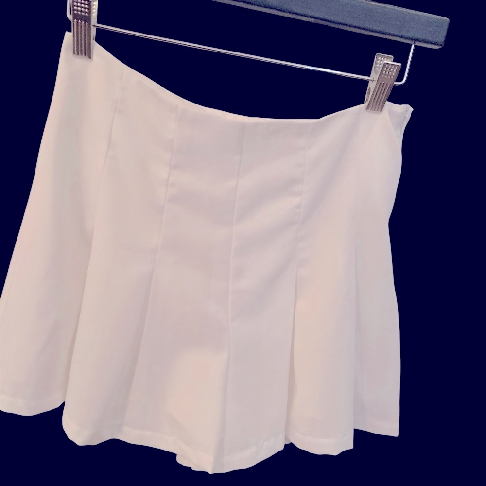 ❤️FANCO❤️FLIRTY WHITE SKATER SKORT💕EXCELLENT CONDITION! - Picture 2 of 6